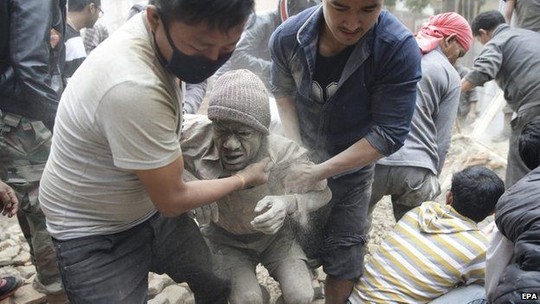 Động[-]đất[-]ở[-]Nepal,[-]hơn[-]800[-]người[-]chết